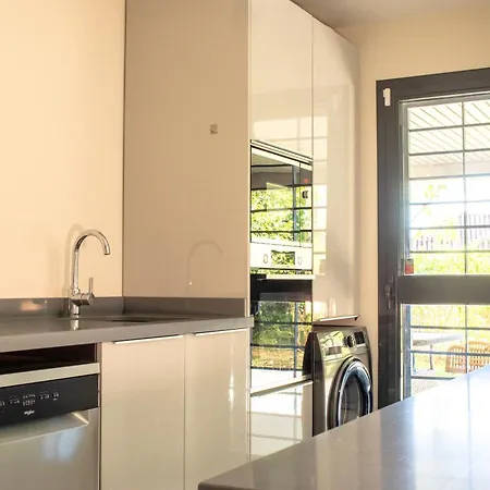 Bajo Encantador Y Familiar En Benahavis Apartamento Estepona