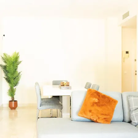 Bajo Encantador Y Familiar En Benahavis Apartamento